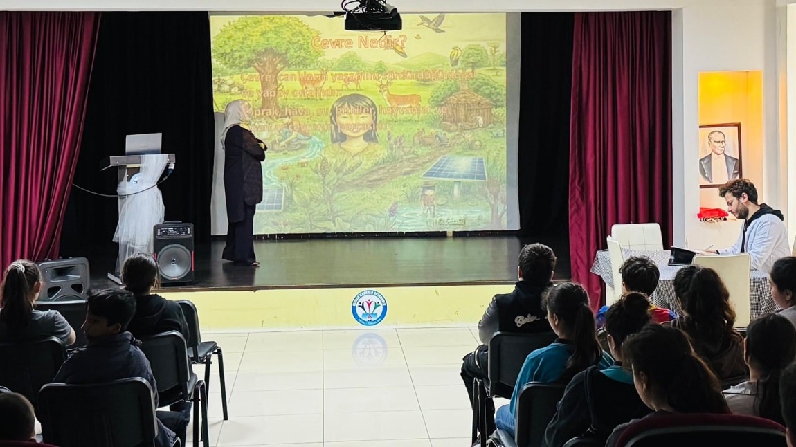 Sosyal bilgiler öğretmenimiz Fatma KARAKAŞ tarafından ortaokul öğrencilerimize; ‘Çevreye Duyarlılık’ semineri verilmiştir.